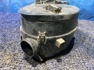 Корпус воздушного фильтра AUDI 80 B3 025906301C 3 ракурс