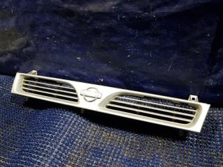 Решетка радиатора NISSAN PULSAR N14 62310-65C00 3 ракурс Решетка радиатора NISSAN PULSAR N14 62310-65C00 3 ракурс