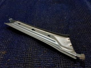 Накладка на стойку кузова правая передняя NISSAN SERENA RC24 4 ракурс
