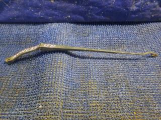 Поводок стеклоочистителя передний правый NISSAN ELGRAND