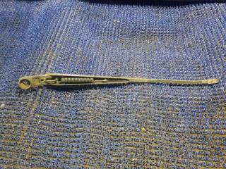 Поводок стеклоочистителя передний правый TOYOTA PROBOX