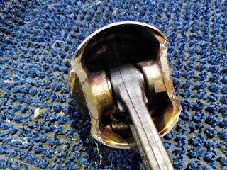 Поршень NISSAN SERENA NC25 MR20DE 3 ракурс Поршень NISSAN SERENA NC25 MR20DE 3 ракурс