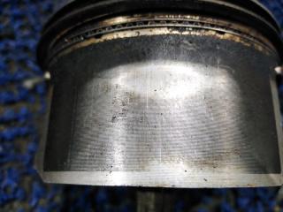 Поршень NISSAN SERENA NC25 MR20DE 4 ракурс Поршень NISSAN SERENA NC25 MR20DE 4 ракурс