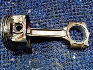 Поршень NISSAN SERENA NC25 MR20DE 2 ракурс Поршень NISSAN SERENA NC25 MR20DE 2 ракурс