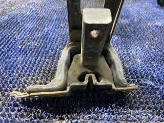 Подушка двигателя левая TOYOTA PASSO SETTE M512E 3SZVE 4 ракурс