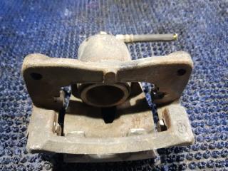 Суппорт правый передний TOYOTA SPADE NCP145 1NZFE 3 ракурс