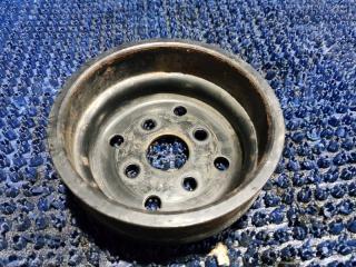 Шкив помпы TOYOTA CROWN GRS183 3GRFSE 3 ракурс Шкив помпы TOYOTA CROWN GRS183 3GRFSE 3 ракурс