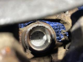 Суппорт правый передний NISSAN Serena NC25 MR20DE 5 ракурс