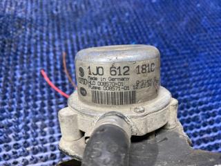 Вакуумный насос тормозной системы AUDI TT 8N9 AUQ 1J0612181C 3 ракурс