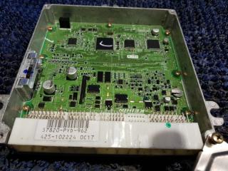 Блок efi HONDA MOBILIO GB1 L15A 37820-PYD-962 5 ракурс