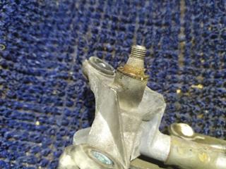Трапеция дворников TOYOTA NOAH AZR65 1AZFSE 8511028210 3 ракурс