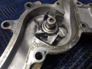 Помпа TOYOTA CROWN GRS180 4GRFSE 5 ракурс