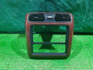 Консоль магнитофона TOYOTA GRANVIA