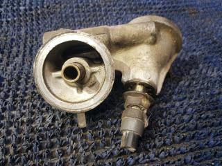 Крепление масляного фильтра TOYOTA CROWN MAJESTA JZS177 2JZFSE 15670-46070 3 ракурс