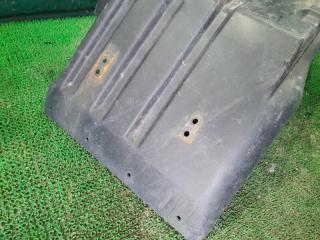 Брызговик правый задний MITSUBISHI CANTER FE82 2 ракурс