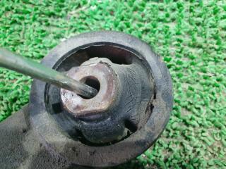 Подушка редуктора задняя TOYOTA WISH ZNE14 1ZZFE 3 ракурс