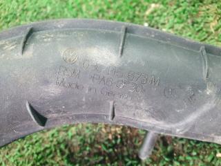 Патрубок интеркулера VOLKSWAGEN TOURAN 1T2 BLG 03C145673M 3 ракурс