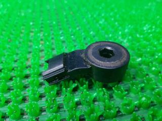 Датчик детонации TOYOTA VITZ NCP95 2NZFE 3 ракурс Датчик детонации TOYOTA VITZ NCP95 2NZFE 3 ракурс