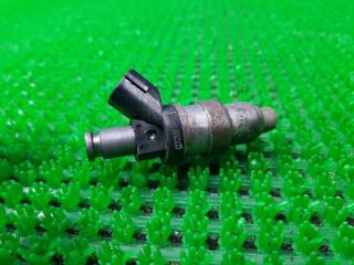 Инжектор TOYOTA MARK II JZX93 1JZGE 23250-46010 3 ракурс Инжектор TOYOTA MARK II JZX93 1JZGE 23250-46010 3 ракурс