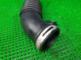 Патрубок воздушного фильтра TOYOTA NOAH ZRR75 3ZRFE 17881-37090 3 ракурс Патрубок воздушного фильтра TOYOTA NOAH ZRR75 3ZRFE 17881-37090 3 ракурс