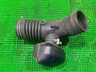 Патрубок воздушного фильтра TOYOTA MARK II JZX110 17893-46170 1 ракурс