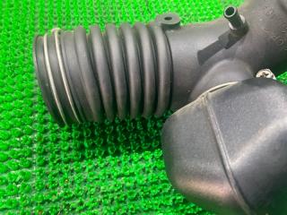 Патрубок воздушного фильтра TOYOTA MARK II JZX110 17893-46170 3 ракурс