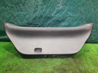 Обшивка двери багажника задняя NISSAN TIIDA