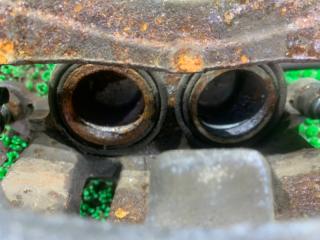 Суппорт правый передний NISSAN SERENA NC25 MR20DE 4 ракурс