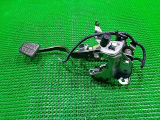 Педаль сцепления TOYOTA COROLLA AXIO NZE161 1NZFE 2 ракурс