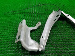 Петля капота VOLVO V50 MW38 B5244S4 3 ракурс