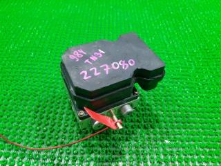 Блок abs NISSAN PRESAGE TNU31 QR25DE 476609Y100 1 ракурс