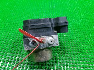 Блок abs NISSAN PRESAGE TNU31 QR25DE 476609Y100 2 ракурс