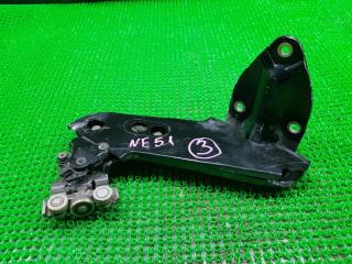 Ролик раздвижной двери правый задний NISSAN ELGRAND NE51 VQ35DE 1 ракурс