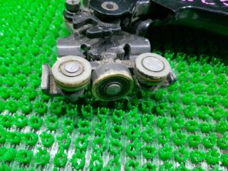 Ролик раздвижной двери правый задний NISSAN ELGRAND NE51 VQ35DE 2 ракурс