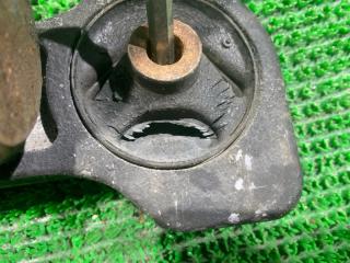 Крепление редуктора TOYOTA BELTA NCP96 2NZFE 3 ракурс