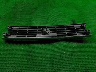 Решетка радиатора NISSAN SUNNY FB13 62310-85Y00 5 ракурс