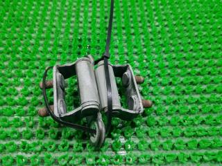 Петли 5-й двери TOYOTA AURIS NZE154 3 ракурс