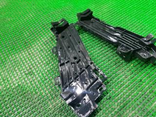 Крепление бампера переднее MITSUBISHI PROUDIA BKNY51 3 ракурс