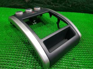 Центральная консоль NISSAN X-TRAIL NT31 275003UB5A 4 ракурс Центральная консоль NISSAN X-TRAIL NT31 275003UB5A 4 ракурс