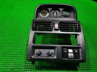 Центральная консоль MAZDA MPV 17.06.1996