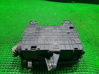 Блок предохранителей TOYOTA DYNA XZU368 N04C 7254710330 3 ракурс