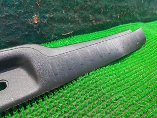 Накладка на замок NISSAN SERENA CNC25 84990-CY000 3 ракурс