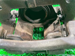 Суппорт правый передний TOYOTA RAUM NCZ25 1NZFE 5 ракурс