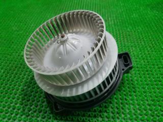 Мотор печки TOYOTA NOAH AZR65 1AZFSE 1 ракурс Мотор печки TOYOTA NOAH AZR65 1AZFSE 1 ракурс