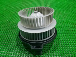 Мотор печки TOYOTA NOAH AZR65 1AZFSE 2 ракурс Мотор печки TOYOTA NOAH AZR65 1AZFSE 2 ракурс