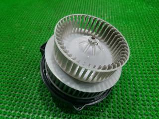 Мотор печки TOYOTA NOAH AZR65 1AZFSE 3 ракурс Мотор печки TOYOTA NOAH AZR65 1AZFSE 3 ракурс