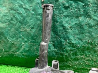 Бачок омывателя TOYOTA CROWN JZS173 1JZGE 3 ракурс Бачок омывателя TOYOTA CROWN JZS173 1JZGE 3 ракурс