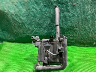 Бачок омывателя TOYOTA CROWN JZS173 1JZGE 4 ракурс Бачок омывателя TOYOTA CROWN JZS173 1JZGE 4 ракурс