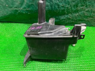 Бачок омывателя TOYOTA CROWN JZS173 1JZGE 2 ракурс Бачок омывателя TOYOTA CROWN JZS173 1JZGE 2 ракурс