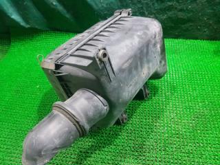 Корпус воздушного фильтра TOYOTA TUNDRA UCK40 2UZFE 4 ракурс Корпус воздушного фильтра TOYOTA TUNDRA UCK40 2UZFE 4 ракурс